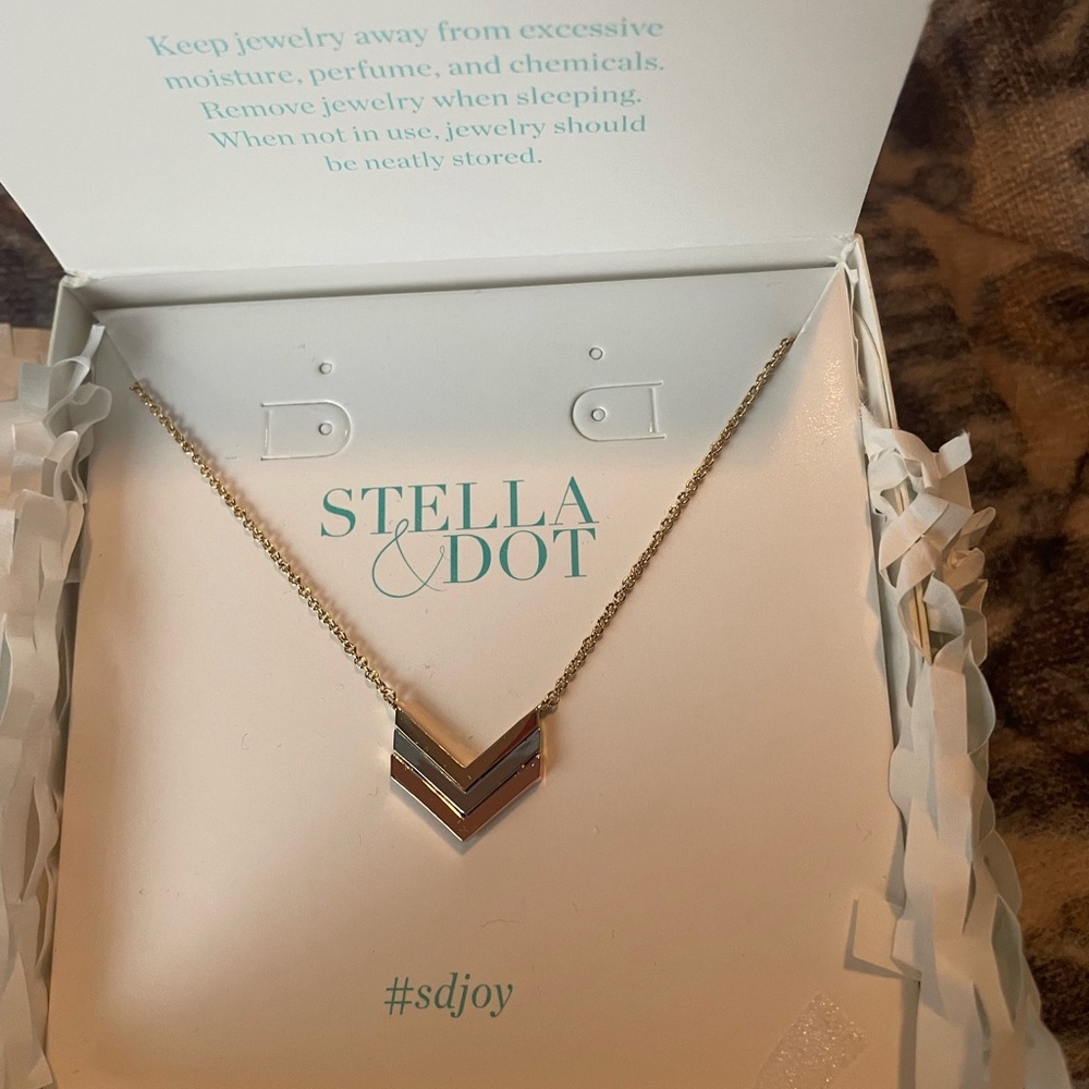 Stella & Dot Gold Chevron Necklace
